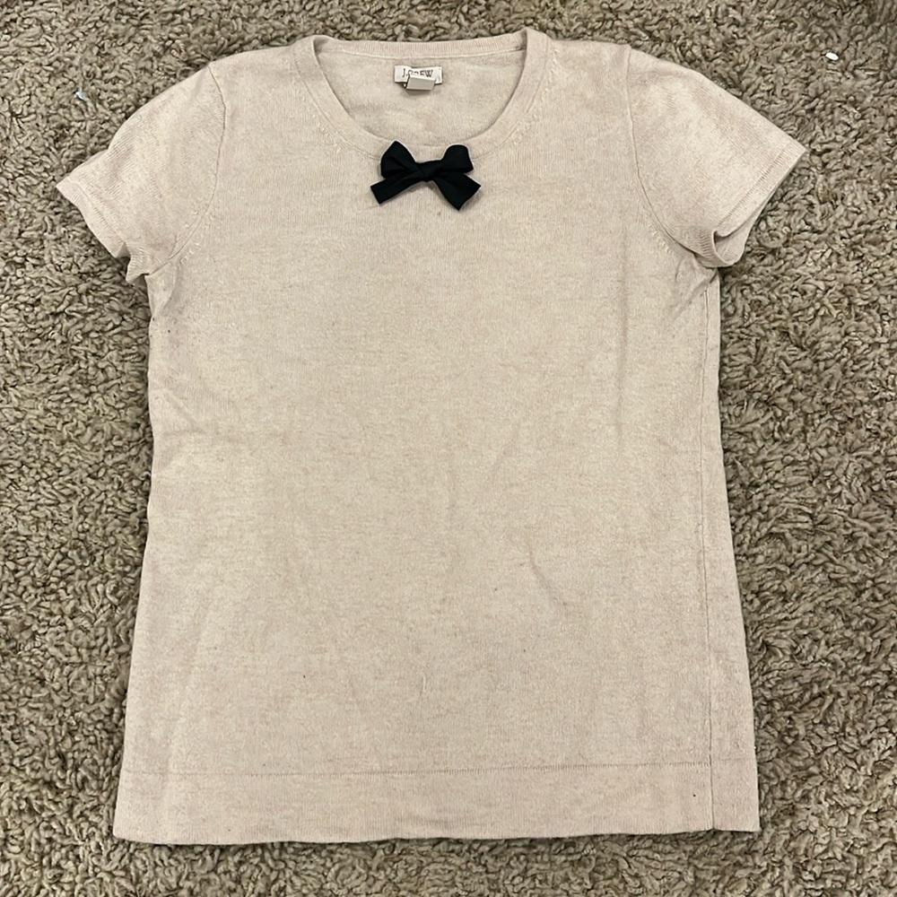 Short sleeved bow sweater